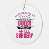 Herstel van de anekleurigheid voor vrouwen keramisch ornament (Links)