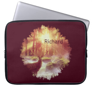 Hert in nevelig bos bij gouden zonsopgang laptop sleeve