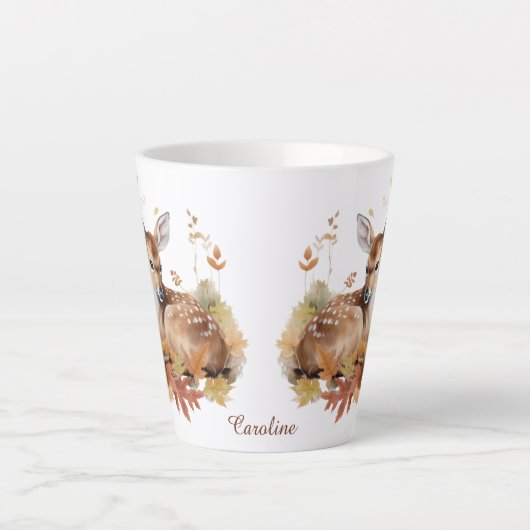 Herten Fawn in herfstbladeren Latte Mok (Voorkant)