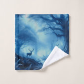 Herten in donker bos van blauwe nevel bad handdoek (Wasdoekje)