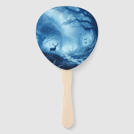 Herten in donker bos van blauwe nevel handwaaier (Voorkant)