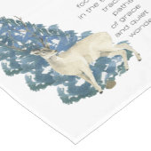 Herten laten voetafdrukken achter in de sneeuw korte tafelloper (Hoek)