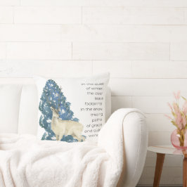 Herten laten voetafdrukken achter in de sneeuw kussen