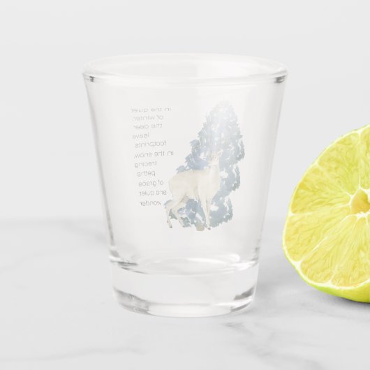 Herten laten voetafdrukken achter in de sneeuw shot glas (Achterkant)