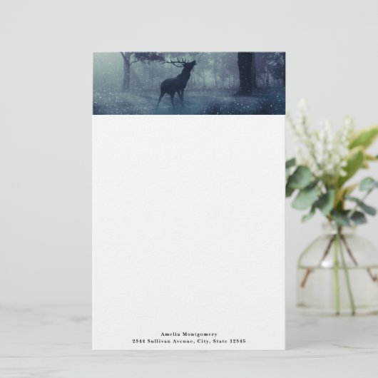 Herten met gewei in een schaduwrijk bos briefpapier (Staand voorkant)