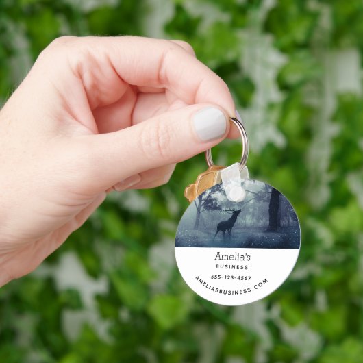 Herten met gewei in een schaduwrijk bos - Business Sleutelhanger (Hand)