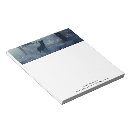 Herten met gewei in een schaduwrijk bos notitieblok (Schuin)