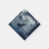 Herten met gewei in een schaduwrijk bos servet (Hoek)