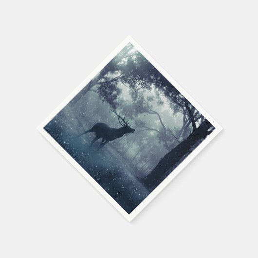 Herten met gewei in een schaduwrijk bos servet (Hoek)