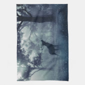 Herten met gewei in een schaduwrijk bos theedoek (Verticaal)