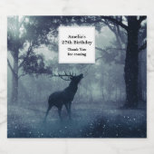 Herten met gewei in een schaduwrijk bos verjaardag bier etiket (Enkel label)