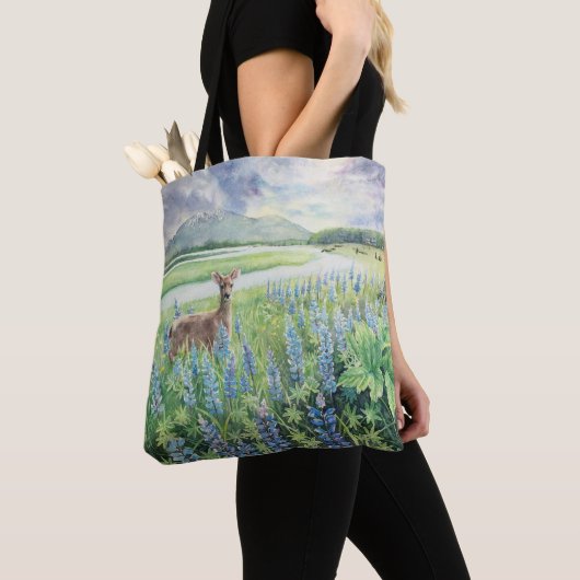 Herten met Lupine van Alaska Canvas tas (Dichtbij)