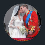 Hertog en hertogin van Cambridge Royal Wedding Magneet<br><div class="desc">Verbijsterend! TRH Duke and Duchess van Cambridge Royal Wedding. Professionele Foto.imported uit het oorspronkelijke camerasegment om de beste kwaliteit van het afbeelding op uw cadeauproducten te garanderen.</div>
