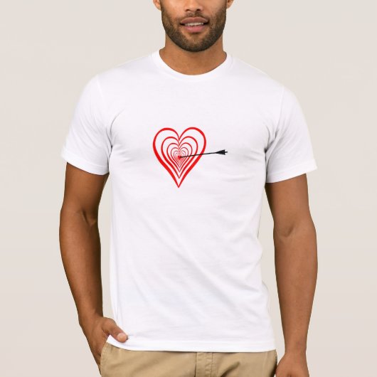 Herz Dartscheibe mit Pfeil T-shirt (Voorkant)
