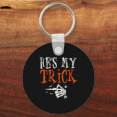 He's My Trick Halloween Matching Couple Funny Girl Sleutelhanger (Voorkant)