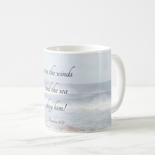 Het 8:27 van Matthew zelfs voeren de winden en het Koffiemok (Voorkant rechts)