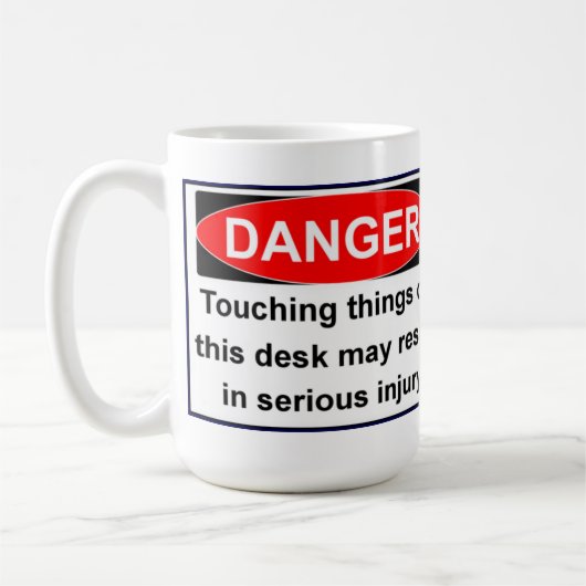 Het aanraken van Dingen op deze Desk kan tot Letse Koffiemok (Links)