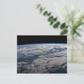 Het aardoppervlak boven een bewolkt Western Austra Briefkaart (Staand voorkant)