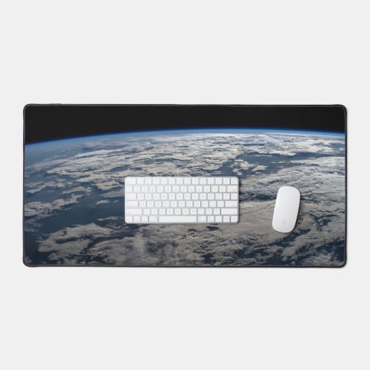 Het aardoppervlak boven een bewolkt Western Austra Bureaumat (Keyboard & Muis)