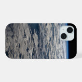 Het aardoppervlak boven een bewolkt Western Austra iPhone 15 Case (Achterkant horizontaal)