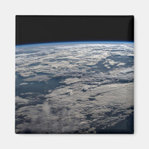 Het aardoppervlak boven een bewolkt Western Austra Magneet