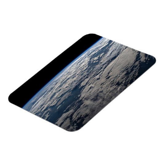 Het aardoppervlak boven een bewolkt Western Austra Magneet (Linkerzijde)