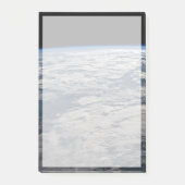 Het aardoppervlak boven een bewolkt Western Austra Post-it® Notes (Voorkant)