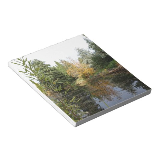 Het afbeelding van de tuinscène, mooie bomen... notitieblok (Schuin)