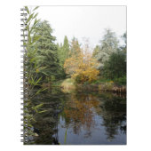 Het afbeelding van de tuinscène, mooie bomen... notitieboek (Voorkant)