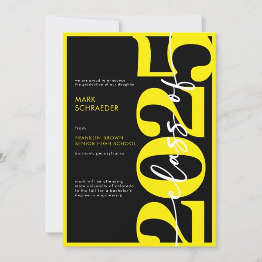 Het Afstuderen Modern Yellow Typography aangekondi Kaart (Voorkant)