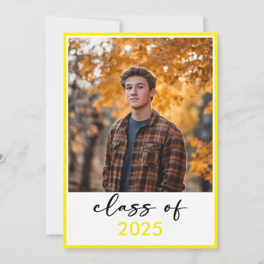 Het Afstuderen Modern Yellow Typography aangekondi Kaart (Achterkant)