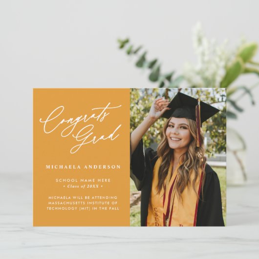 Het Afstuderen van de Foto van het Afstudeerder Mo Aankondiging (Staand voorkant)