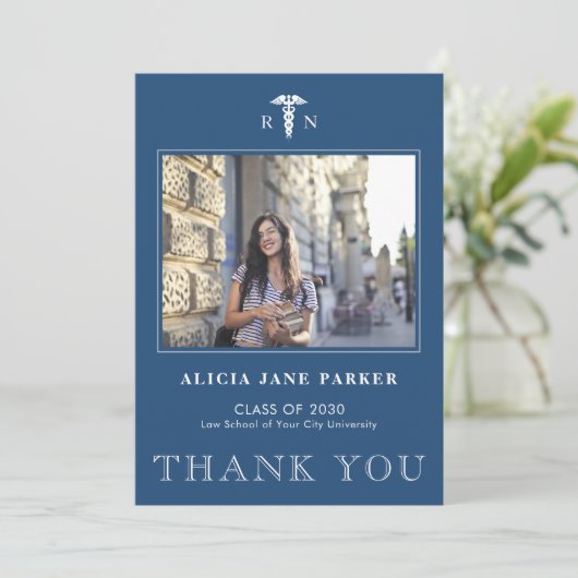 Het afstuderen van de verpleegschool is een simpel bedankkaart (Staand voorkant)