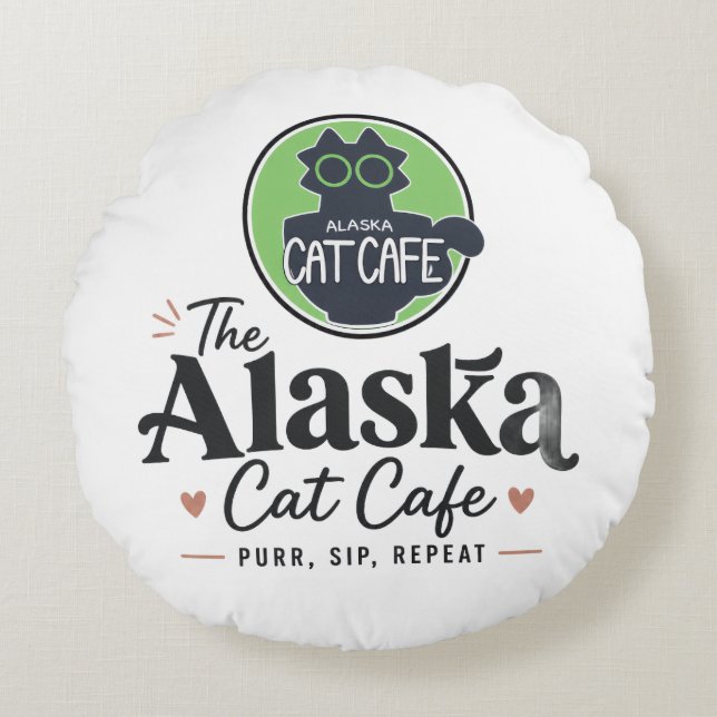 Het Alaska Cat Cafe “Purr, Sip, Repeat” Rond Kussen (Voorkant)