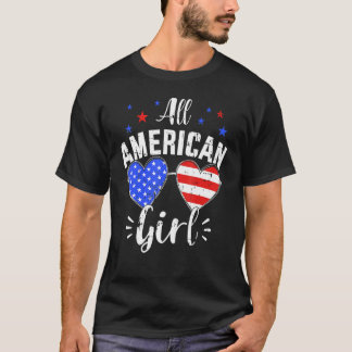 Het Amerikaanse meisje van 4 juli met een zonnebri T-shirt