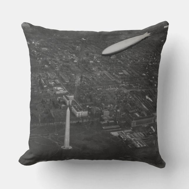 Het Amerikaanse vliegveld 'USS Los Angeles' ZR3 vl Kussen (Voorkant)