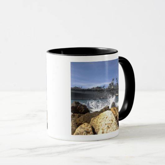 Het amfibieschip USS Kearsarge Mok (Voorkant rechts)