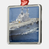 Het amfibieschip USS Peleliu Metalen Ornament (Links)