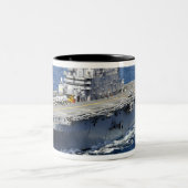 Het amfibieschip USS Peleliu Tweekleurige Koffiemok (Center)
