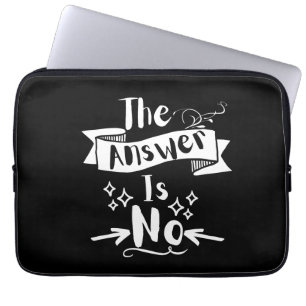 Het antwoord is nee Grappige quote witte tekst Laptop Sleeve