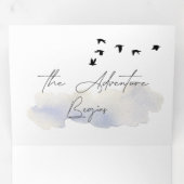 Het avontuur begint met een elegante bruiloft drieluik uitnodiging (Binnenzijde eerst)