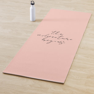 Het avontuur begint met minimalistische kalligrafi yogamat