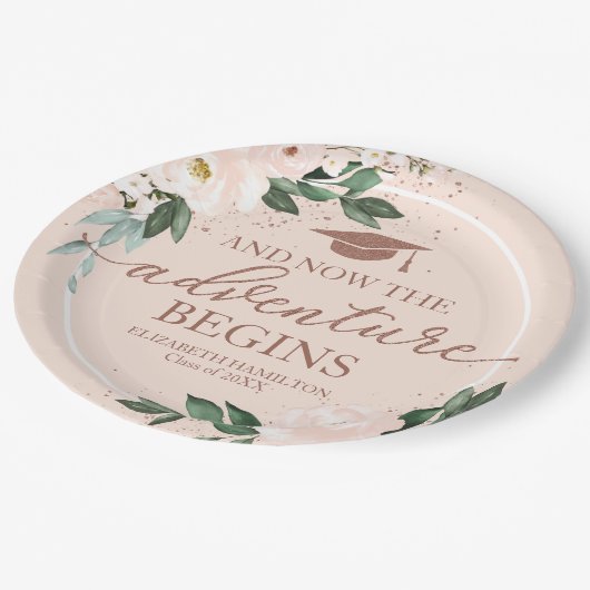 Het avontuur begint Pink Blush Floral Afstudeerder Papieren Bordje (Gekanteld)