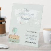 Het avontuur begint Wereldkaart Reizen Baby shower Reclamebord Met Voetstuk (Insitu)