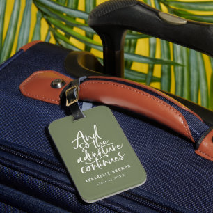 Het avontuur gaat verder met de bagage khaki green bagagelabel