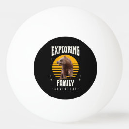 Het avontuur van de gezinsbeer op vakantie in vint pingpongbal