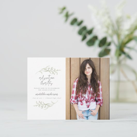 Het avontuur wacht de fotouitnodiging van de gradu aankondigingskaart (Staand voorkant)