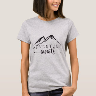 Het avontuur wacht het Moderne T-shirt van de Stij