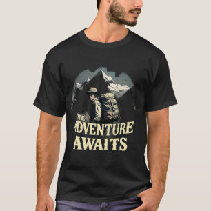 Het avontuur wacht op wandelaar T-shirt