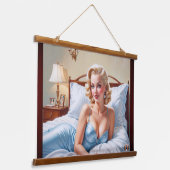 Het bed is gewoon prima AI concept art van Xzendor Hangend Wandkleed (Gebogen)